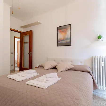 H11 Casa Holly Parcheggio - * サンレモ