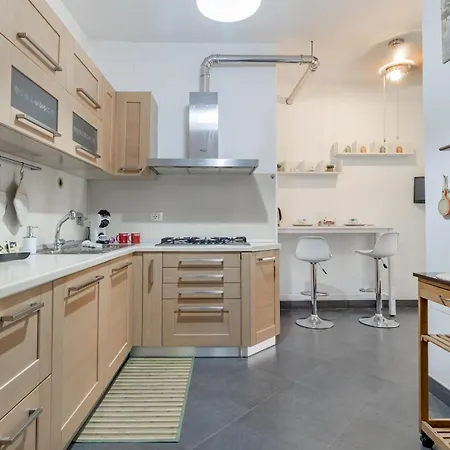 H11 Casa Holly Parcheggio - * سانريمو