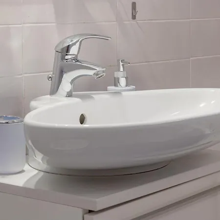 H11 Casa Holly Parcheggio - *