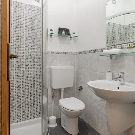 H11 Casa Holly Parcheggio - شقة *